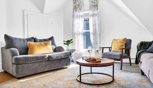 2BR Apt | Full Kitchen | 10 Min to Old Port