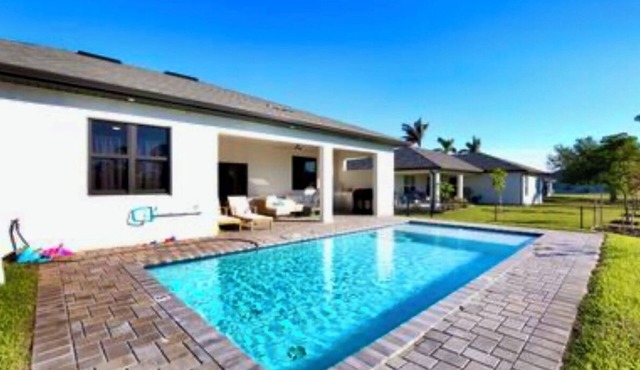 3-bedroom house and small game room in fabulous Cape Coral with AC, WiFi