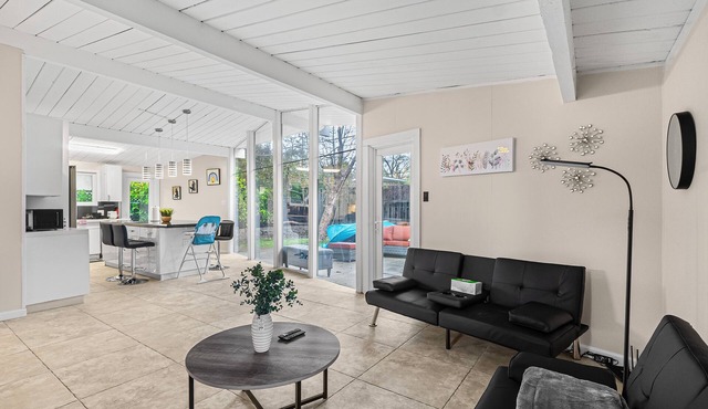 3-bedroom house in charming Palo Alto with backyard/playground/tent