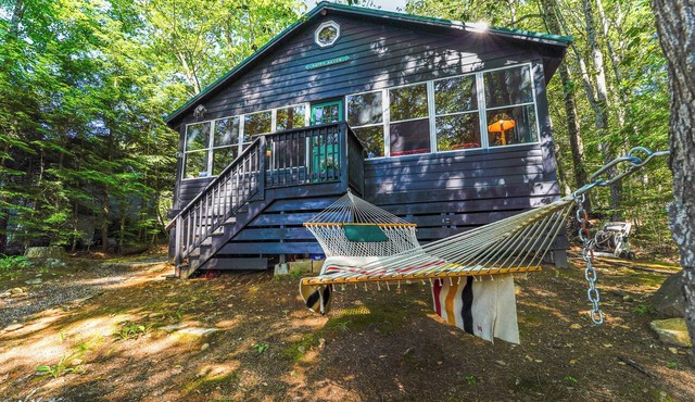 3-bedroom lakefront cabin in tranquil Litchfield perfect for relaxing stays