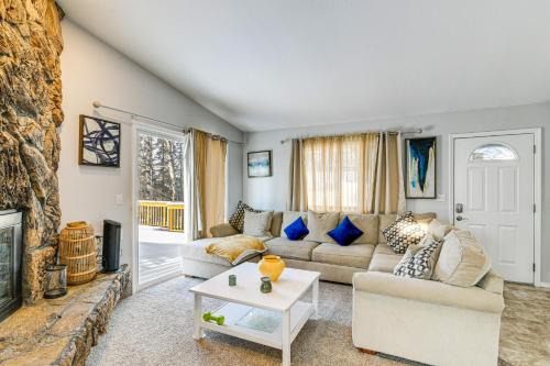 3 Mi to Dtwn: Apt w/Shared Sauna in Anchorage