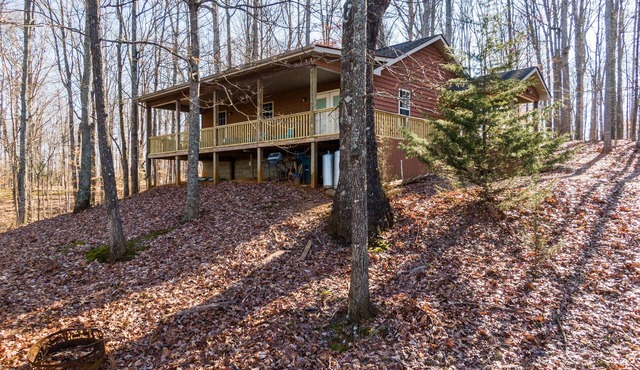 3 miles from Wolf Creek Dam! Boat and camper parking available