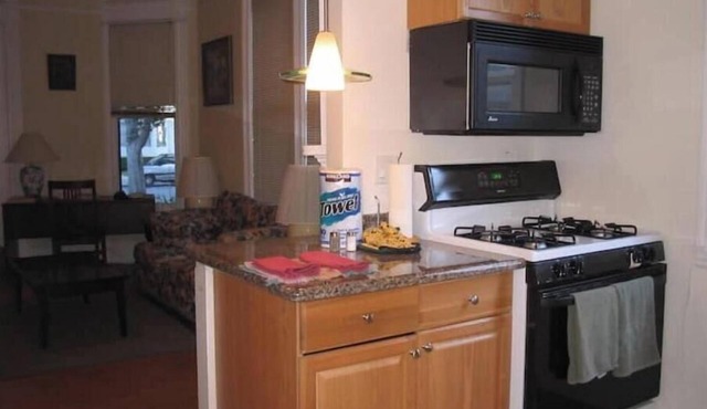 357 #A 1bedrm/1bath,dwntwn,Stanford,park,AC Hardwd