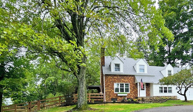 3BA, 2.5BA. home overlooking famous Lancaster County Fairgrounds!