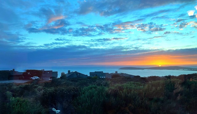 3bd2.5ba Ocean/Mountain View Single Level Spacious House sleeps 8