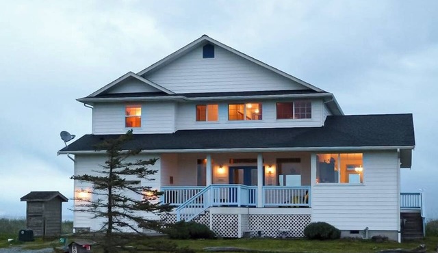 3BR beachfront paradise with outstanding views in Sequim