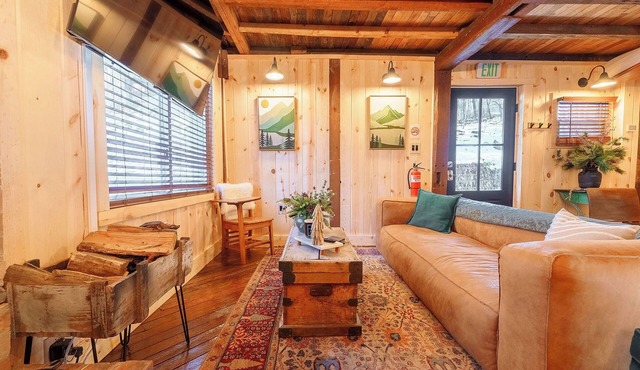 3Q/1T, High Speed Internet, 1800's renovated Barn