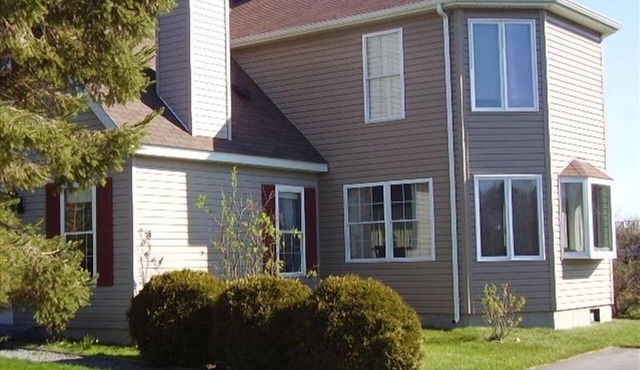 4 Bed 2 bath Short Walk to South Shore Beach in Little Compton