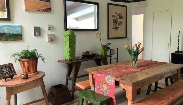 4 bedroom cozy mid-century modern home w/pool