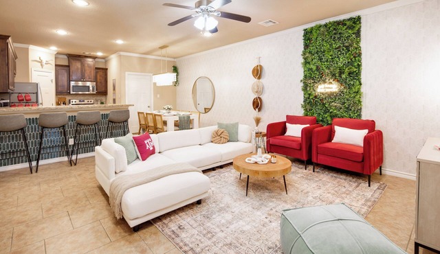 4bd/4bath w/Community Pool & Beach Volleyball - 6mins to Kyle Field