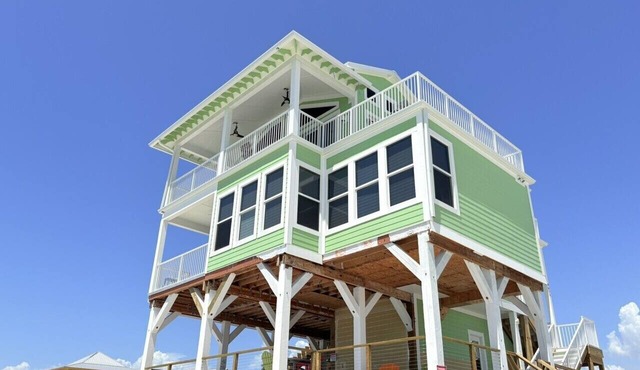 4BR Beachfront Home with Decks and Club Amenities