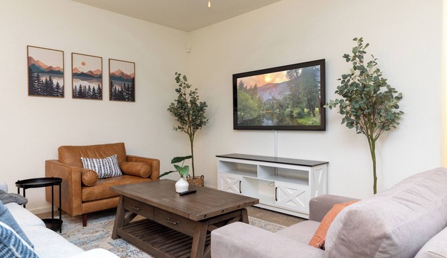 5 bed Modern, Cozy, Efficient North Merced Retreat near hospitals and UC Merced