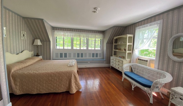 5 Bedroom Cottage at the 500 acre Poland Spring Resort with lots of onsite activities!