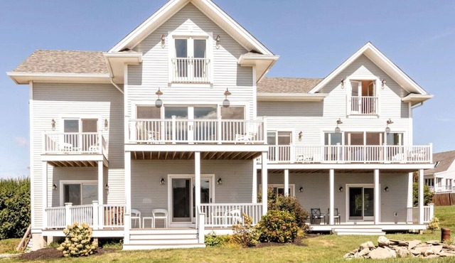 5BR/5BA Beachside Newport Home Steps to Beach!