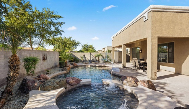 5BR Oasis - Heated Pool & Hot Tub - Sleeps 12 - Near Spring Training