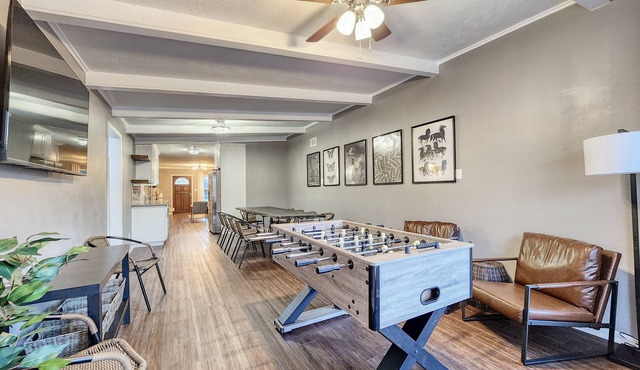5mins to Kyle Field, 5BR w Private Backyard & Pool