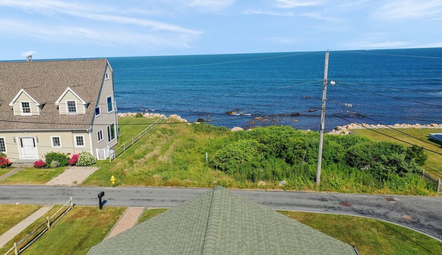 6 Bedroom House, Ocean View, A/C, One Floor, Less than 1 Mile to Beach