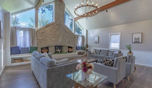 6 BR w/Steam Shower & space for everyone, located in the heart of the valley
