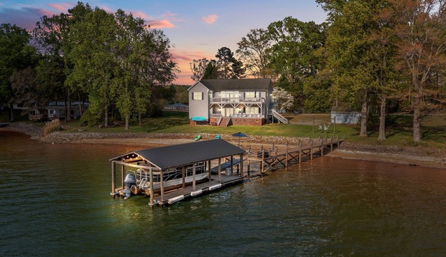 6-BR Waterfront House; Can Rent Boat Too!