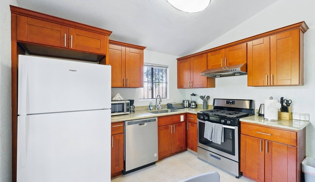 6BR Home Near Downtown Oakland & BART