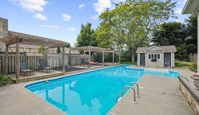 6BR | Pool, BBQ & Firepit | Mins to Beach and Downtown in Cobourg