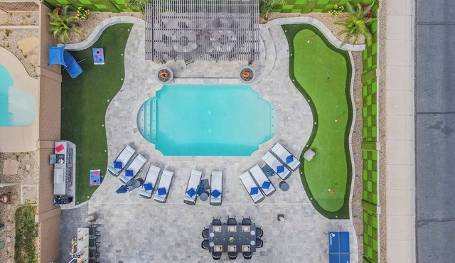 7BR/4BATH Getaway w/Arcade Room, HEATED Pool, Billiards, Hot Tub & Mini Golf
