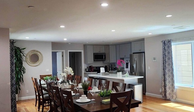 8-BR, 8-Bath Home: Your Perfect Staycation near SF