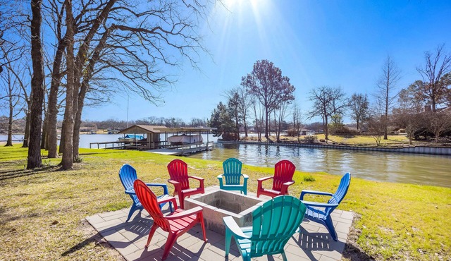 8 Free Kayaks! First Oak Paradise on Cedar Creek Lake