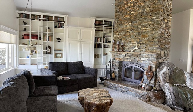 80-acre Mountaintop Villa with Spectacular Views