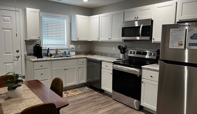 811 Gregg St. 2 Bed Apt Fully Furnished