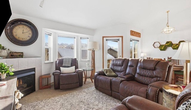 A cozy and tranquil home base nestled in the UMED Reflection Lake neighborhood.