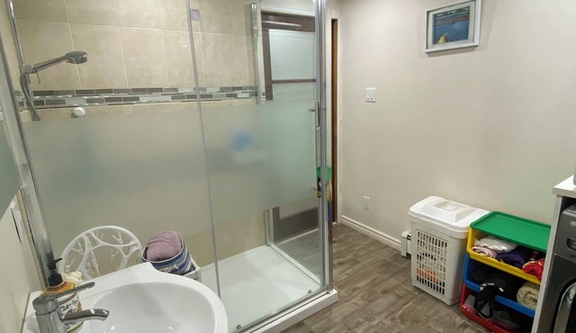 A large, very comfortable private room just 10 minutes from the subway. in Laval