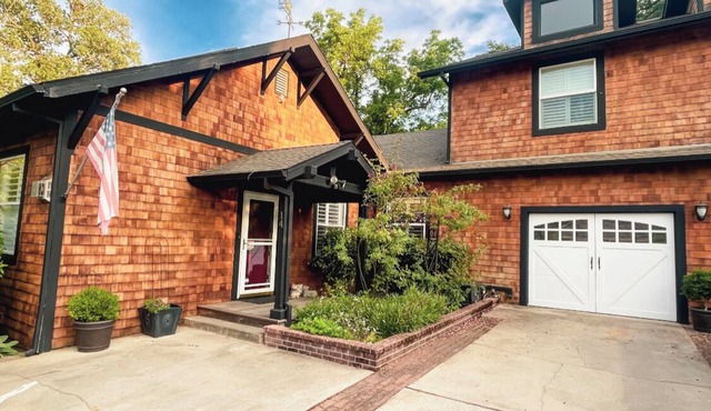 A Spacious and Elegant 3BR Californian Retreat