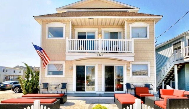 A Stones Throw 2 Beach & AC, Fireplace+ Outdoor Lounge great 4 small Families!