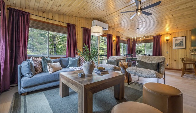 Acadia Evergreen Retreat: Game Room. EV Charger. Sauna. Dog-Friendly