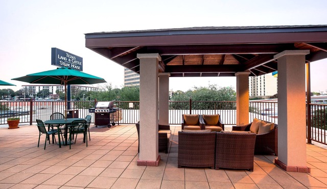 Accessible 1BR Suite w/Daily Breakfast + Pool