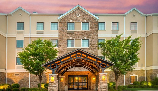 Accessible 1BR Suite w/ Roll Shower + Breakfast