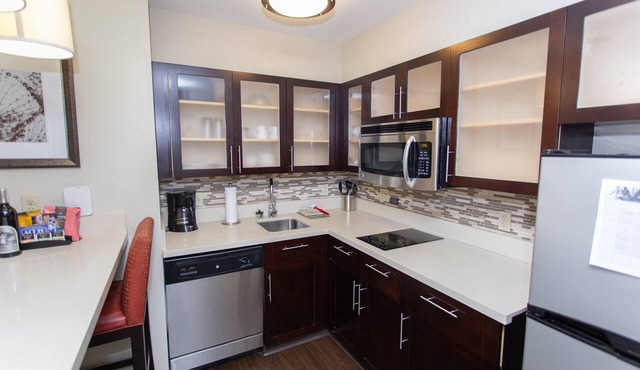 Accessible Studio Suite | Kitchen & Free Breakfast in Bowling Green
