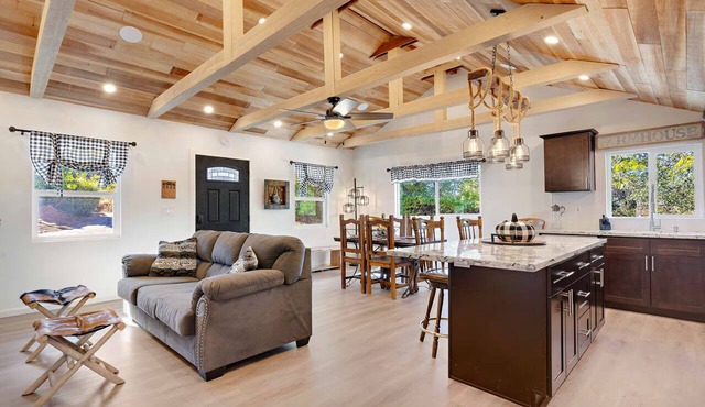 Adorable 2-bedroom farmhouse in charming Placerville