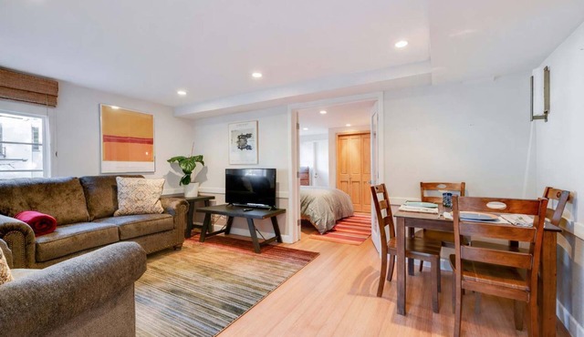 Aesthetically Elegant Downstairs Unit in Oakland