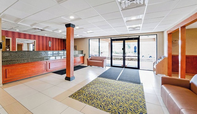 Affordable Accommodation Near Capron Park Zoo! FREE Breakfast & Parking! in Foxborough