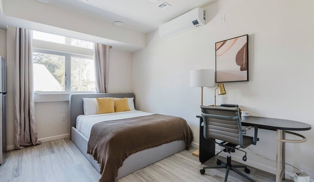 Airy Berkeley Studio w/W/D & A/C, nr Cafes & Bakeries, by Blueground