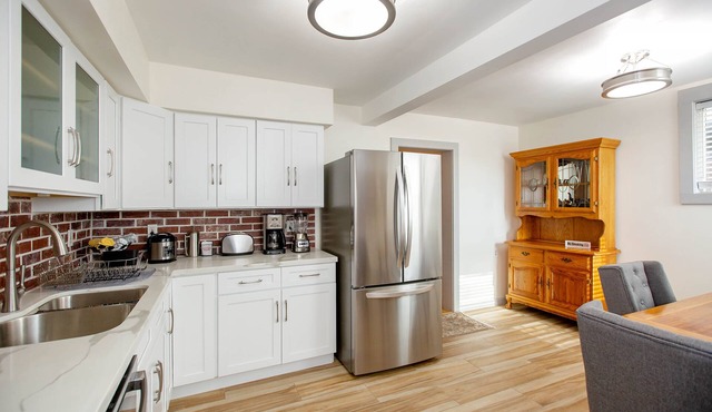 Alameda 2 BR 2BA Apt. AC, 3 blocks to beach & shopping center & free parking