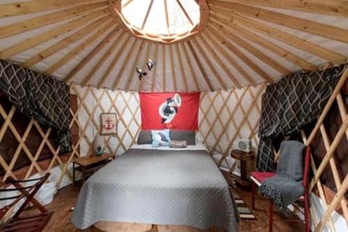 Alaskan Yurt Glamping, Perfect for a Couples Getaway