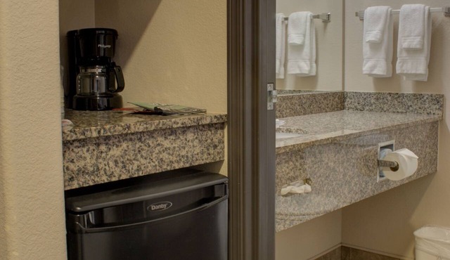 Allington Inn & Suites in Kremmling