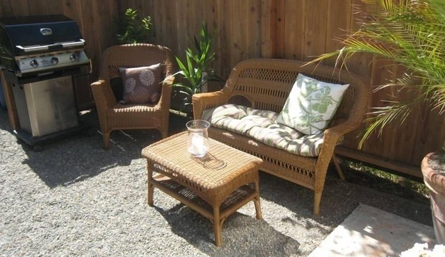 Aloha Beach Cottage - Modern, Quiet & Cozy NOTE * ONLY SLEEPS 2 (3 max!!)