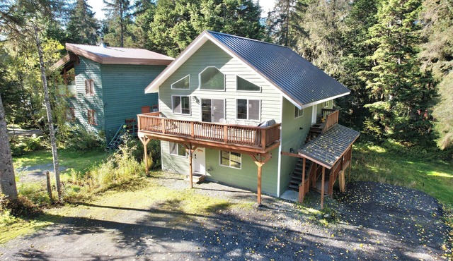 AlohAlaska Lodge - 5 Bedroom - Close to Ski Lifts