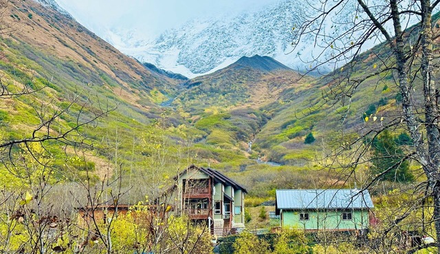 Alyeska Mountain Oasis in Girdwood. Crow Pass. Chugach National and state park.
