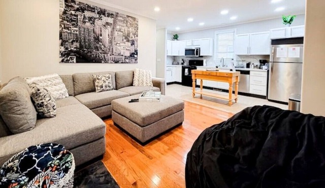 *AMAZING* 7-Bedroom home with Game room & Hot tub