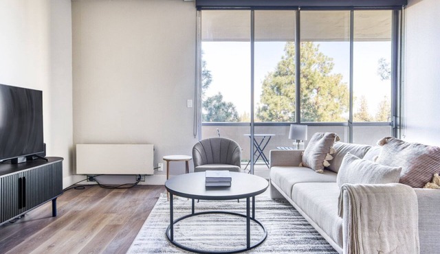 Amazing Palo Alto 2BR w/Pool & Gym, near FB & Google, by Blueground